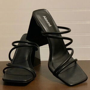 Abound women’s size 11M black block‎ heel open toe strappy sandal 4” heel.